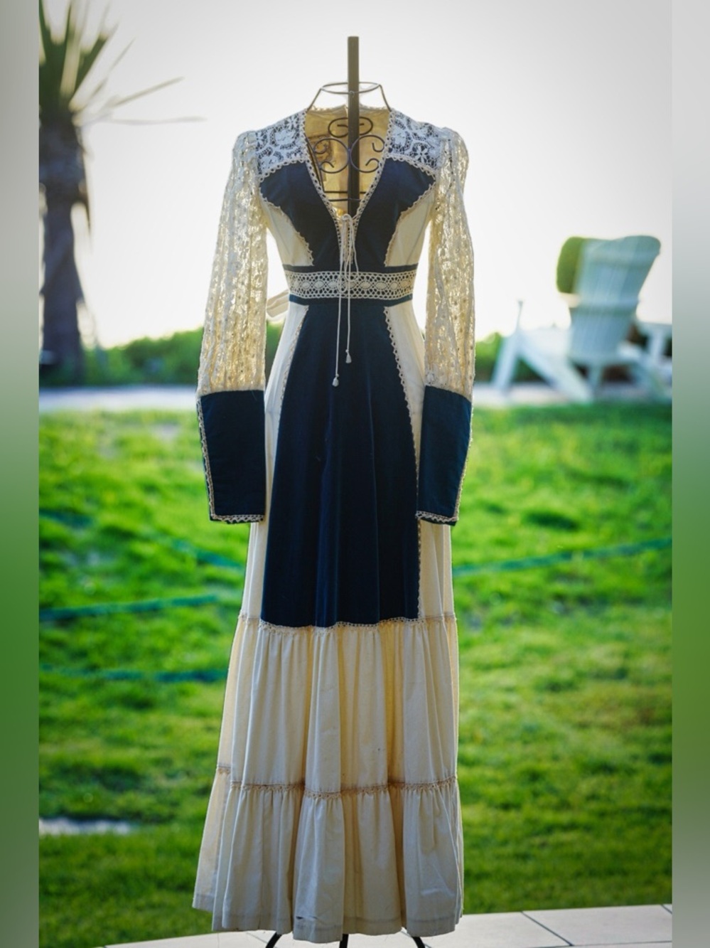 Vintage 1970s Gunne Sax Navy Velvet & Lace Prairie Maxi Dress - Size 5 - Picture 5 of 7